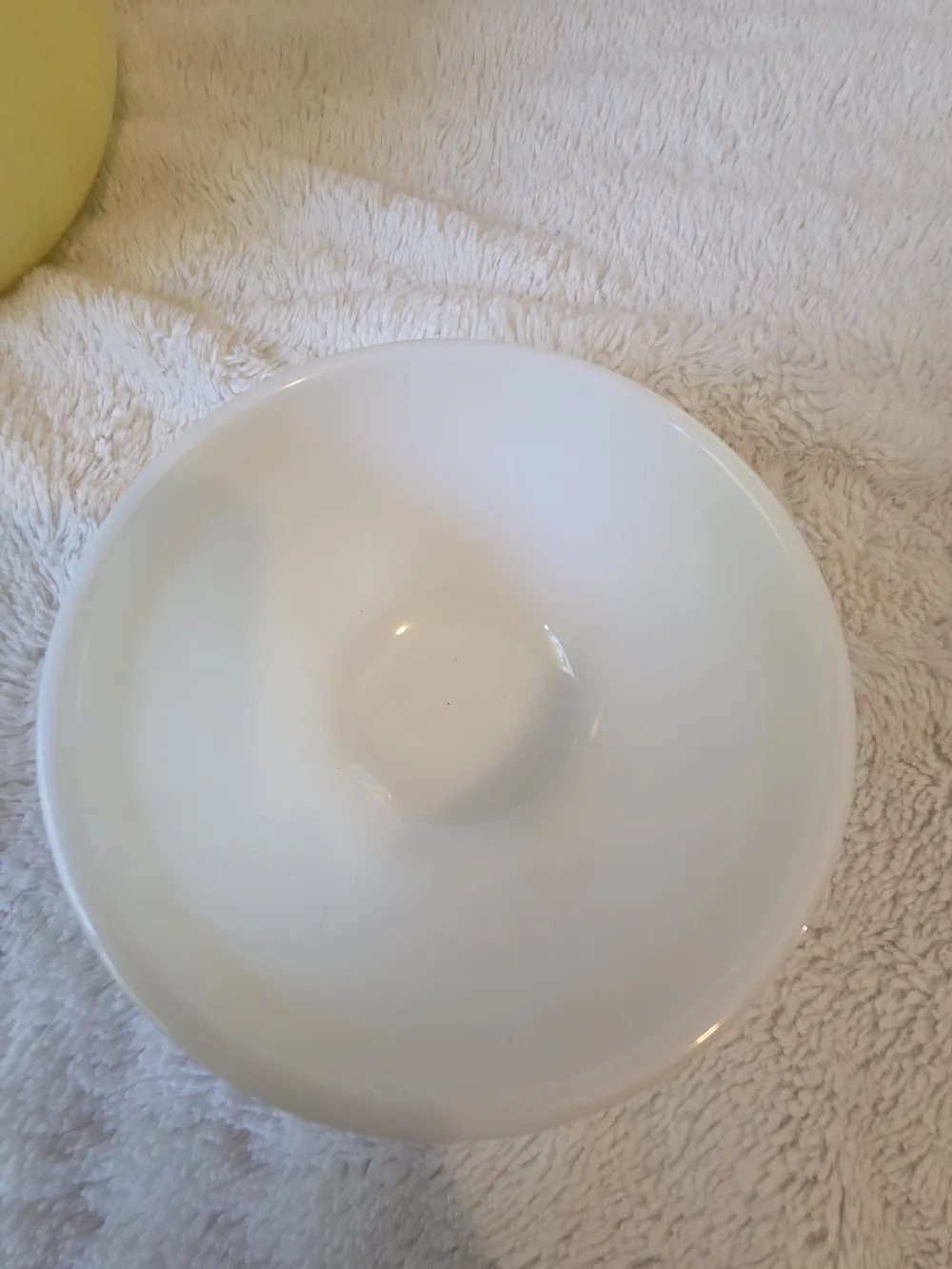 Pyrex 2-Piece Primary Colors Yellow Mixing Bowl Set